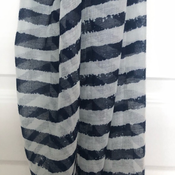 Navy & white light scarf - Picture 2 of 2